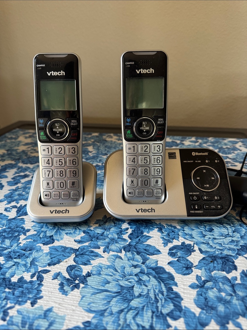 VTech Cordless DECT Phone System with 2 Handsets - Silver